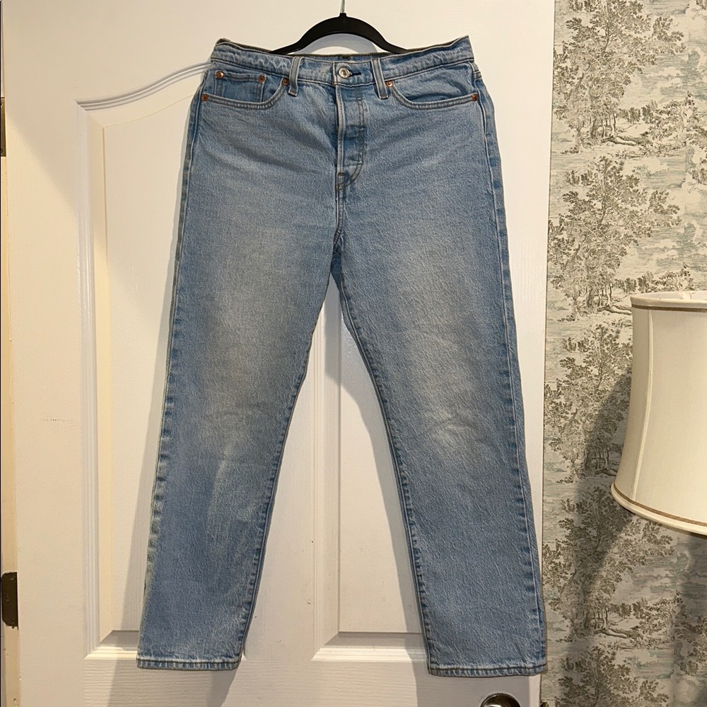 LEVI’S PREMIUM Wedgie Straight Jean 29x28 Button Fly 99% Cotton High Rise Light